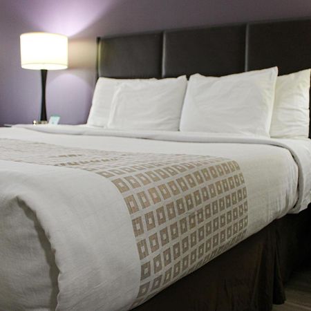 Parkwood Inn & Suites แมนฮัตตัน ภายนอก รูปภาพ