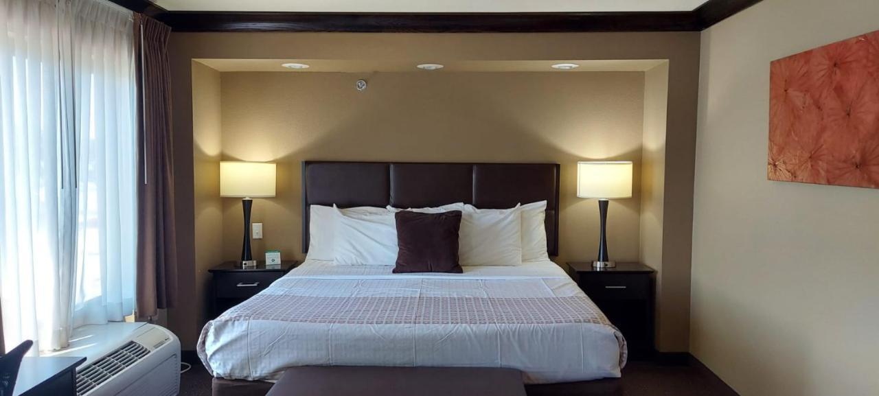 Parkwood Inn & Suites แมนฮัตตัน ภายนอก รูปภาพ