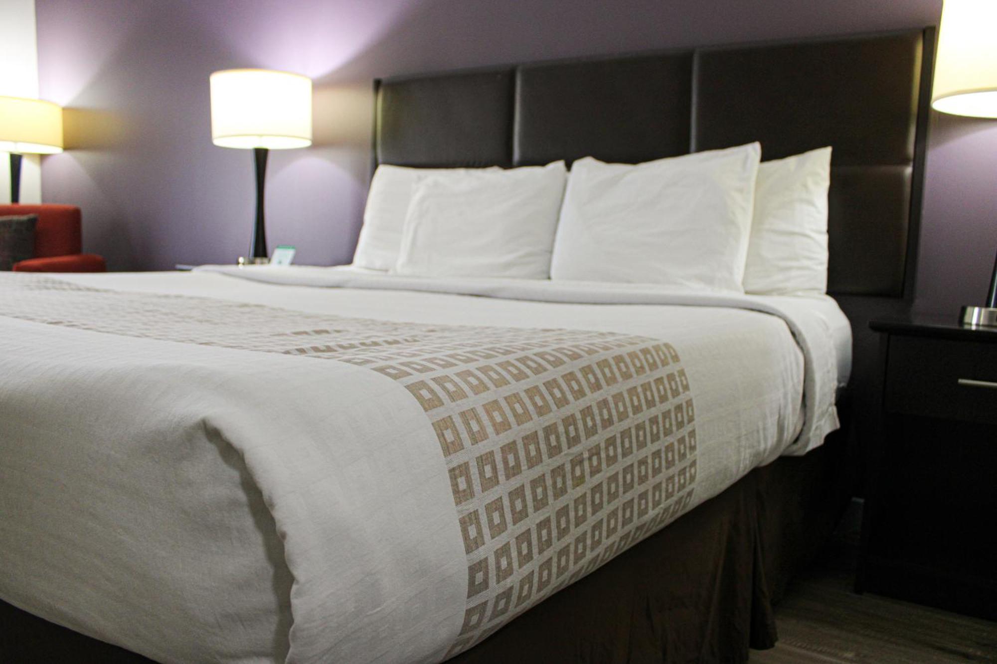 Parkwood Inn & Suites แมนฮัตตัน ภายนอก รูปภาพ