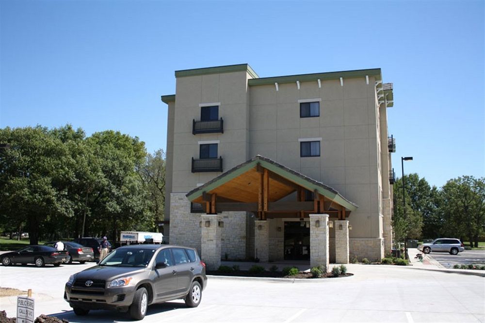 Parkwood Inn & Suites แมนฮัตตัน ภายนอก รูปภาพ