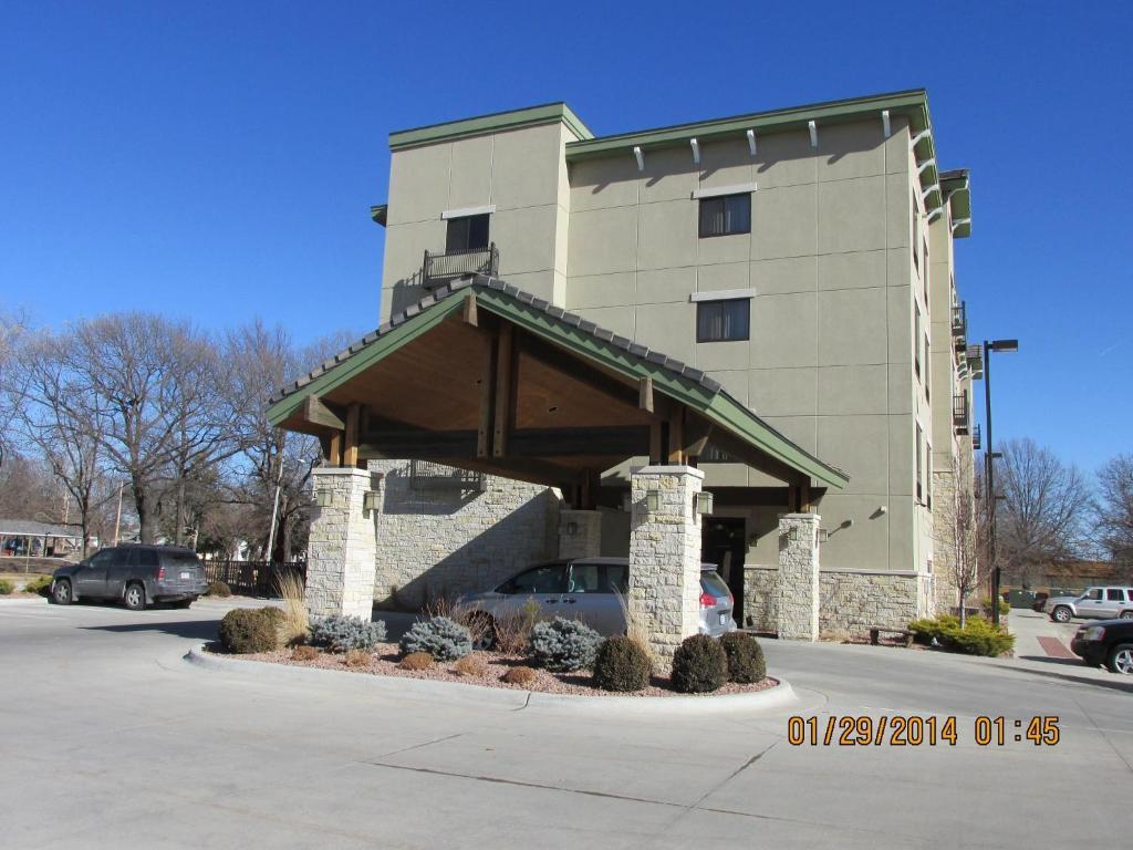 Parkwood Inn & Suites แมนฮัตตัน ภายนอก รูปภาพ